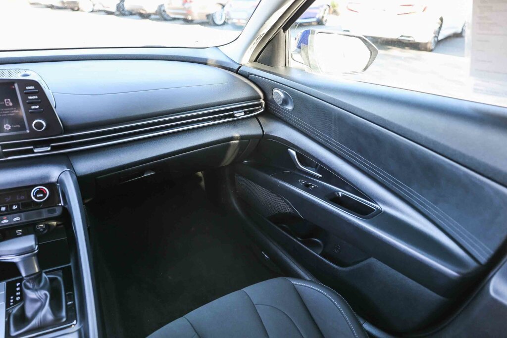 Used 2021 Hyundai Elantra SEL image 6
