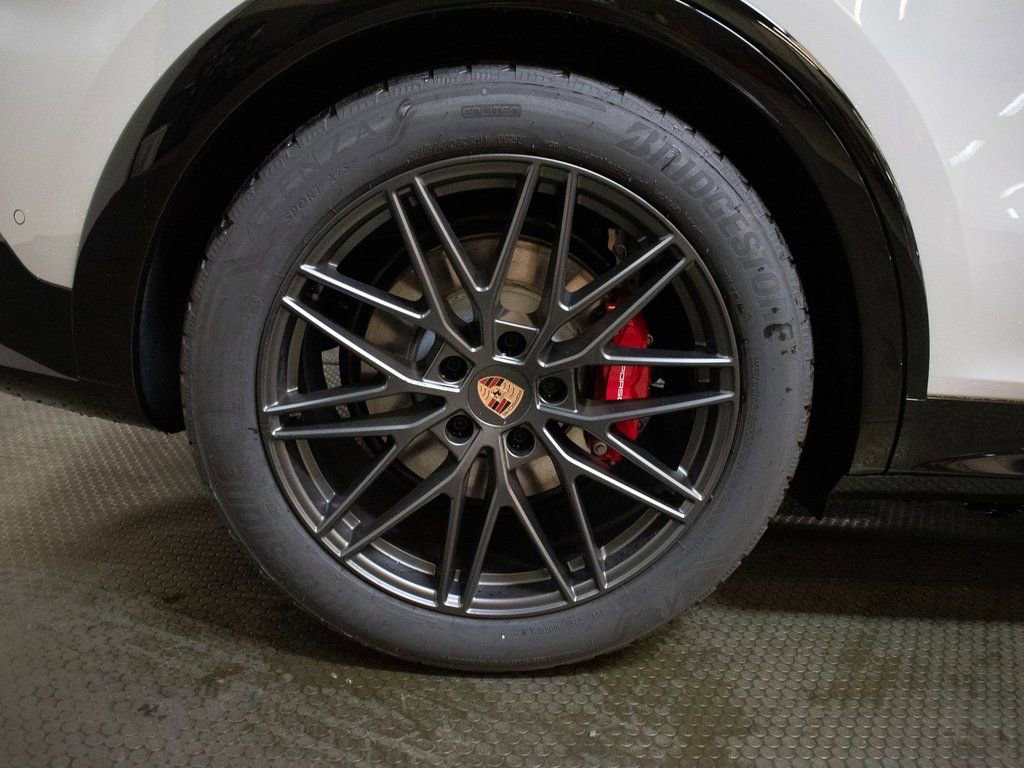 New 2026 Porsche Cayenne GTS image 17