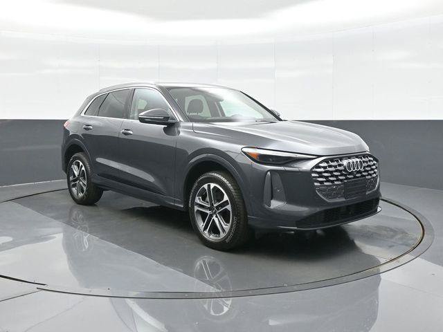 Used 2025 Audi Q5 Premium w/ Convenience Package