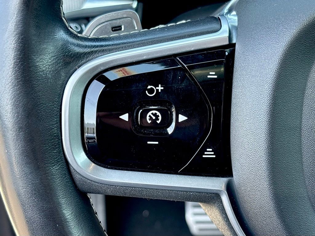 Used 2020 Volvo XC60 T5 R-Design image 22