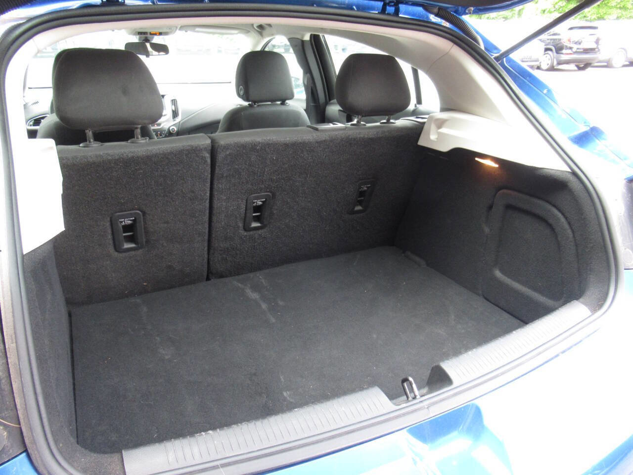 Used 2017 Chevrolet Cruze LT w/ Convenience Package image 16