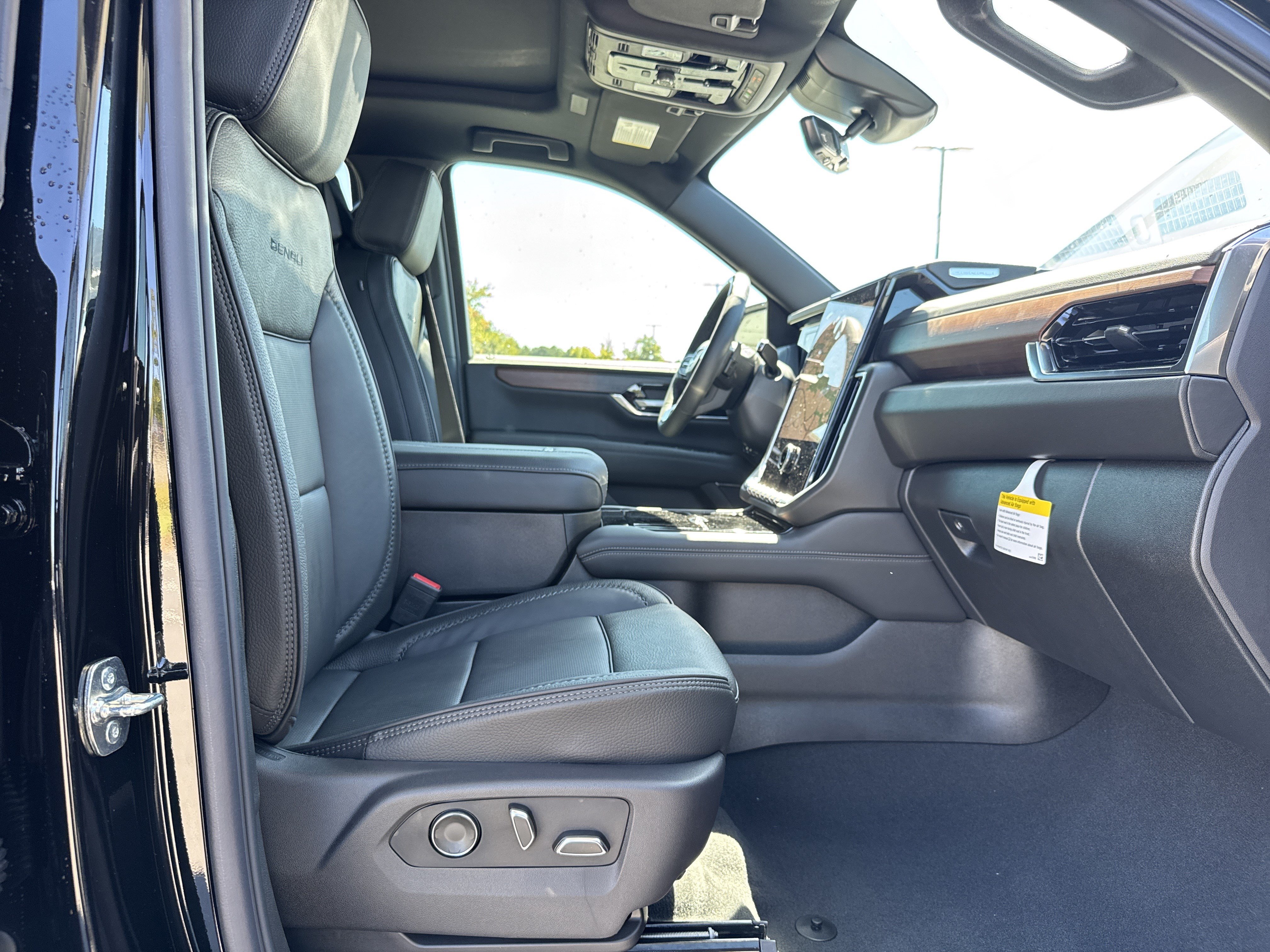 New 2026 GMC Yukon XL Denali w/ Denali Reserve Package RWD image 35