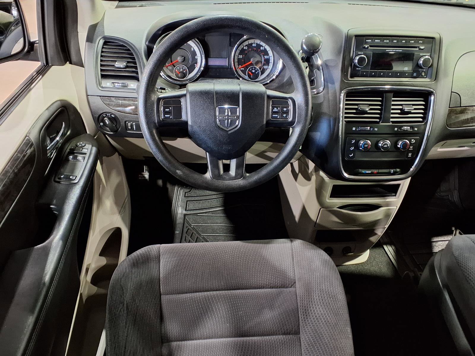 Used 2014 Dodge Grand Caravan SE image 7