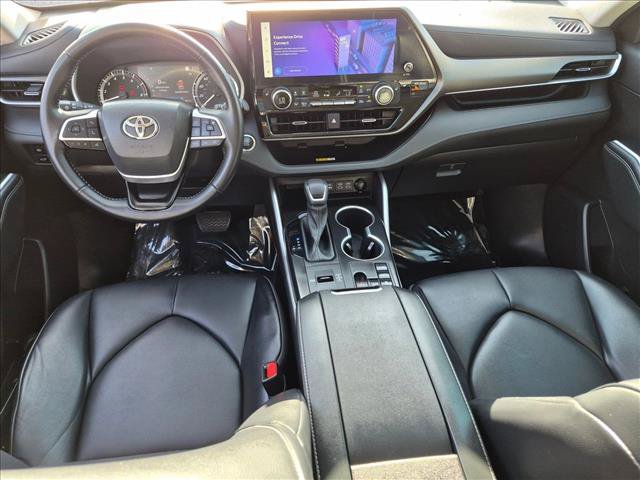Used 2023 Toyota Highlander XLE FWD image 18