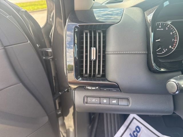 Used 2025 Nissan Pathfinder SV FWD image 15