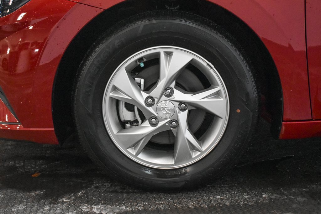 Used 2023 Hyundai Elantra SE w/ Preferred Accessory Package image 9