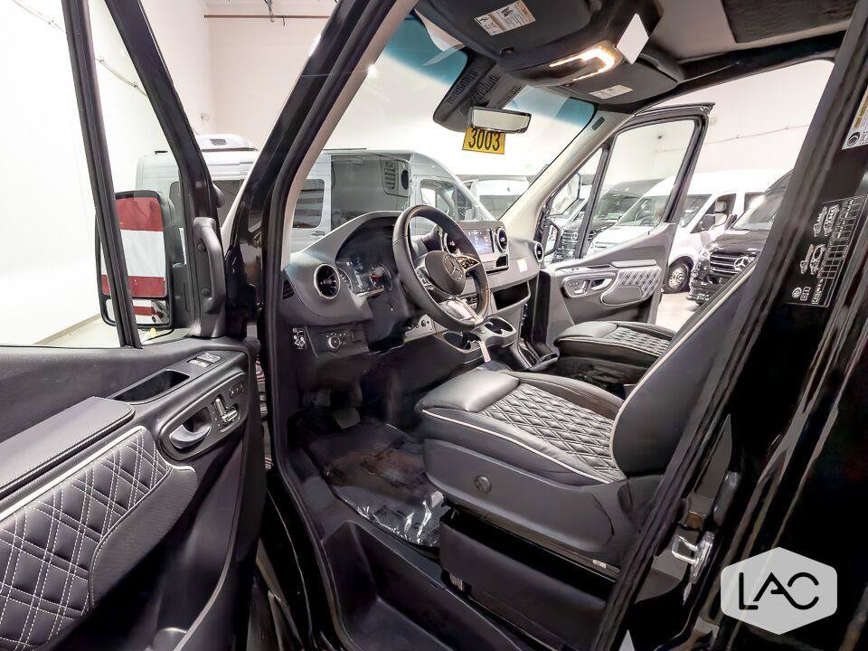 Used 2025 Mercedes-Benz Sprinter 3500 image 31