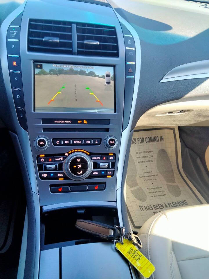 Used 2018 Lincoln MKZ Premiere image 16