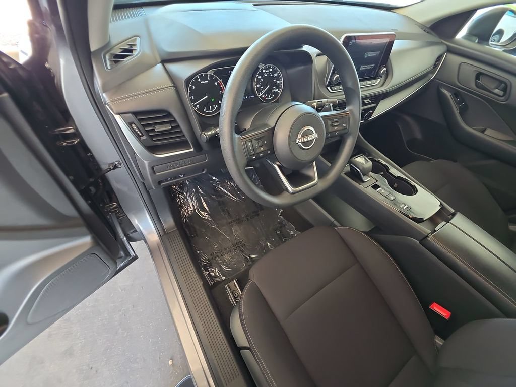 Used 2024 Nissan Rogue S FWD image 10