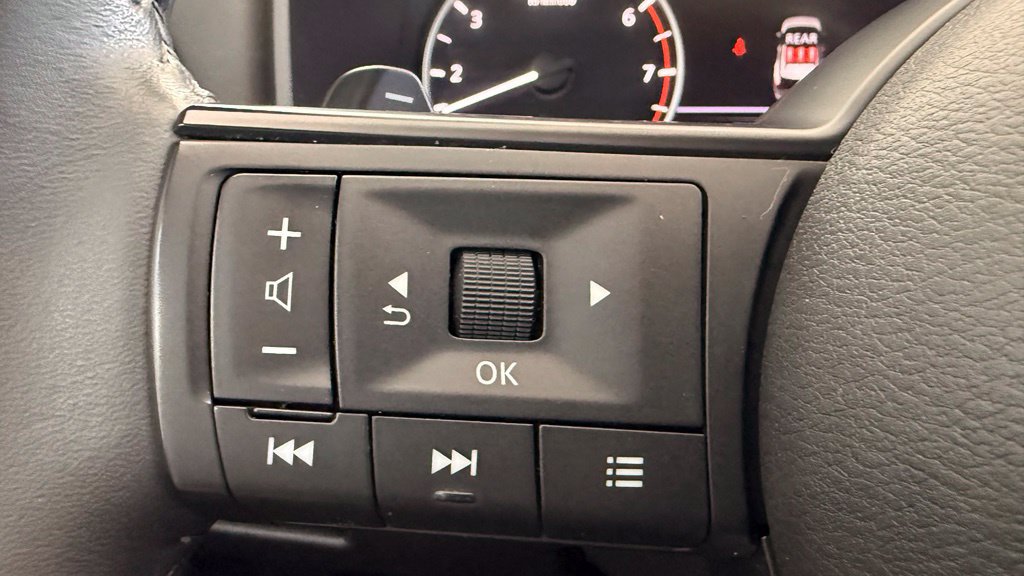 Used 2024 Nissan Rogue SV w/ SV Premium Package FWD image 29