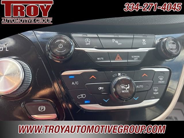 Used 2018 Chrysler Pacifica Touring-L image 37