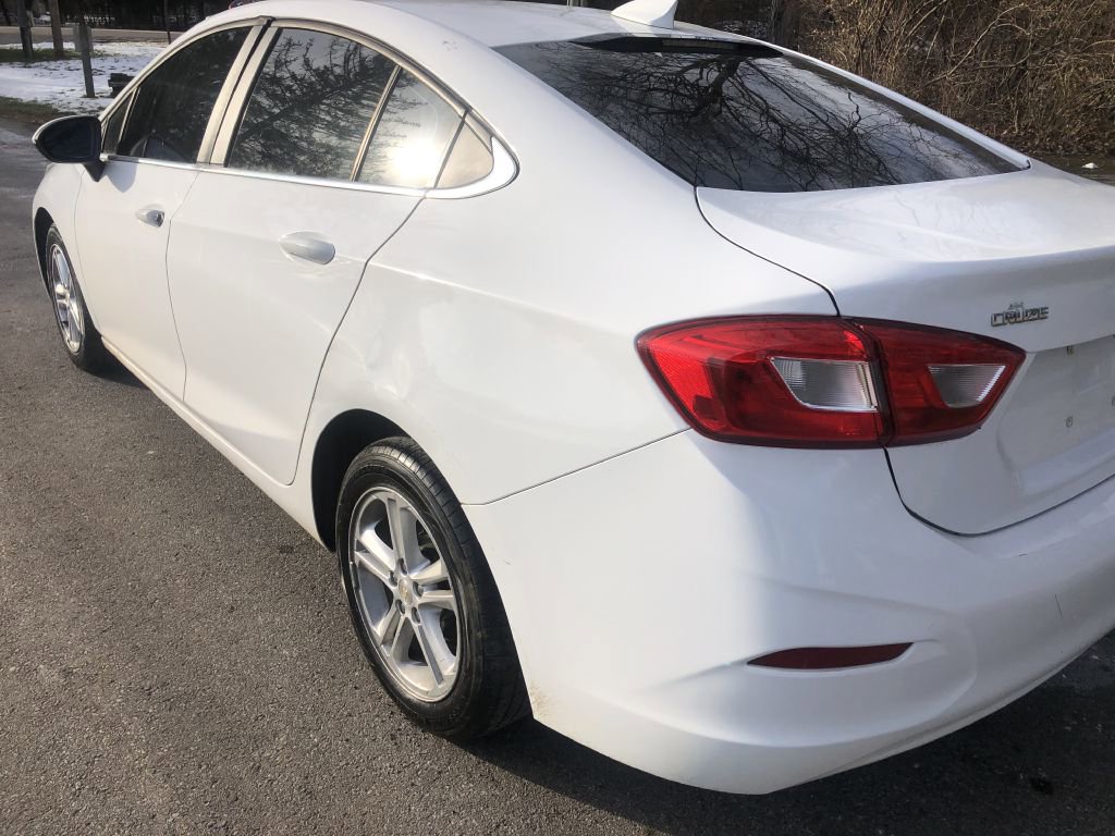 Used 2018 Chevrolet Cruze LT image 14