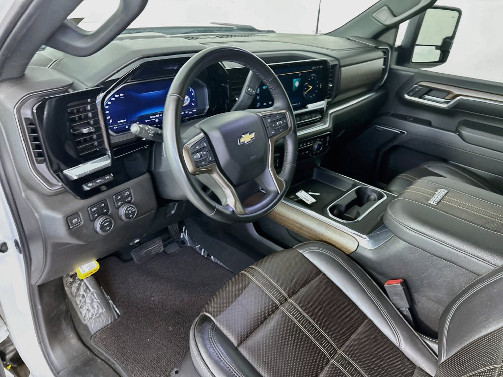 Used 2024 Chevrolet Silverado 2500 High Country w/ High Country Premium Package AWD/4WD image 31