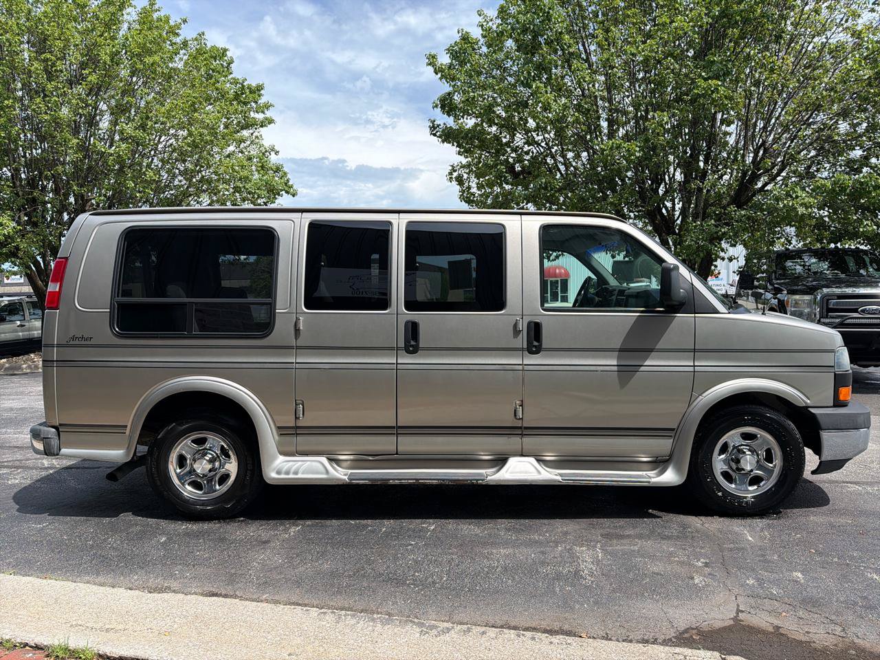 Used 2003 GMC Savana 1500 w/ Preferred Equipment Group 3 RWD image 6