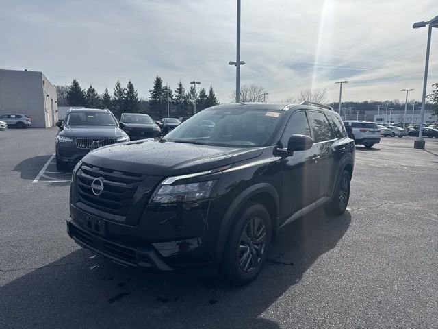 Certified 2024 Nissan Pathfinder SV w/ Black Appearance Package image 3