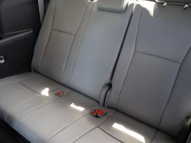 New 2026 Toyota Highlander Platinum AWD/4WD image 17