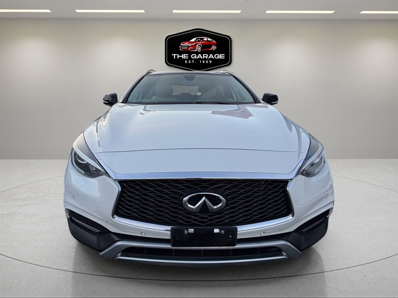 Used 2018 INFINITI QX30 Premium w/ Navigation Package image 8