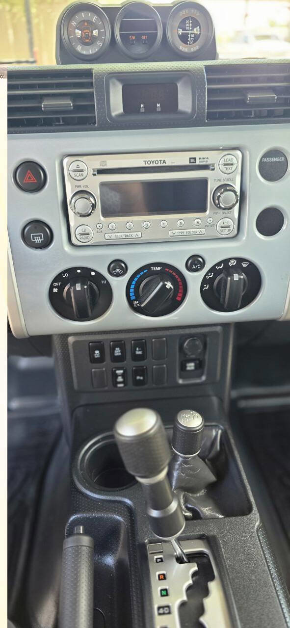 Used 2014 Toyota FJ Cruiser 4WD w/ Upgrade Package image 30
