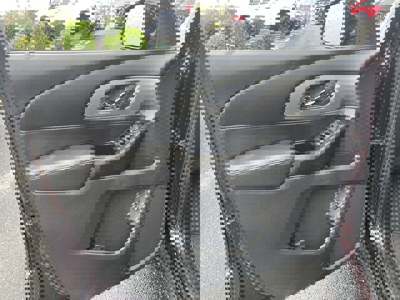 Used 2023 Chevrolet Traverse LT image 21