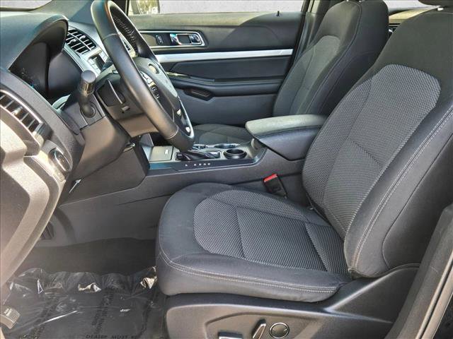 Used 2017 Ford Explorer XLT image 16