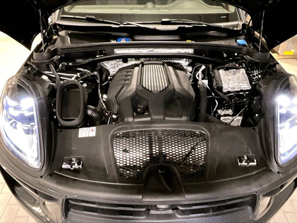 Certified 2024 Porsche Macan image 15