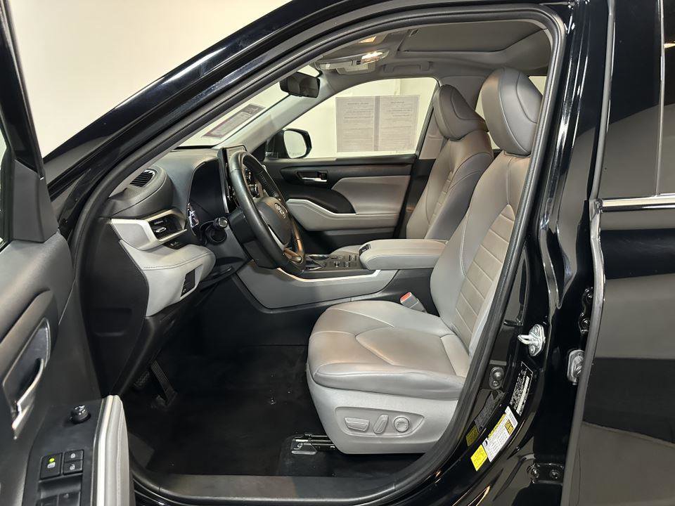 Certified 2022 Toyota Highlander XLE image 22