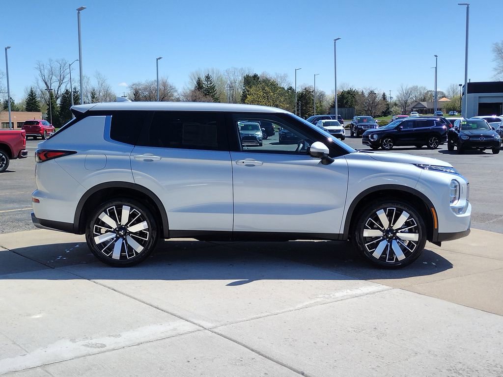 New 2026 Mitsubishi Outlander SE AWD/4WD image 15