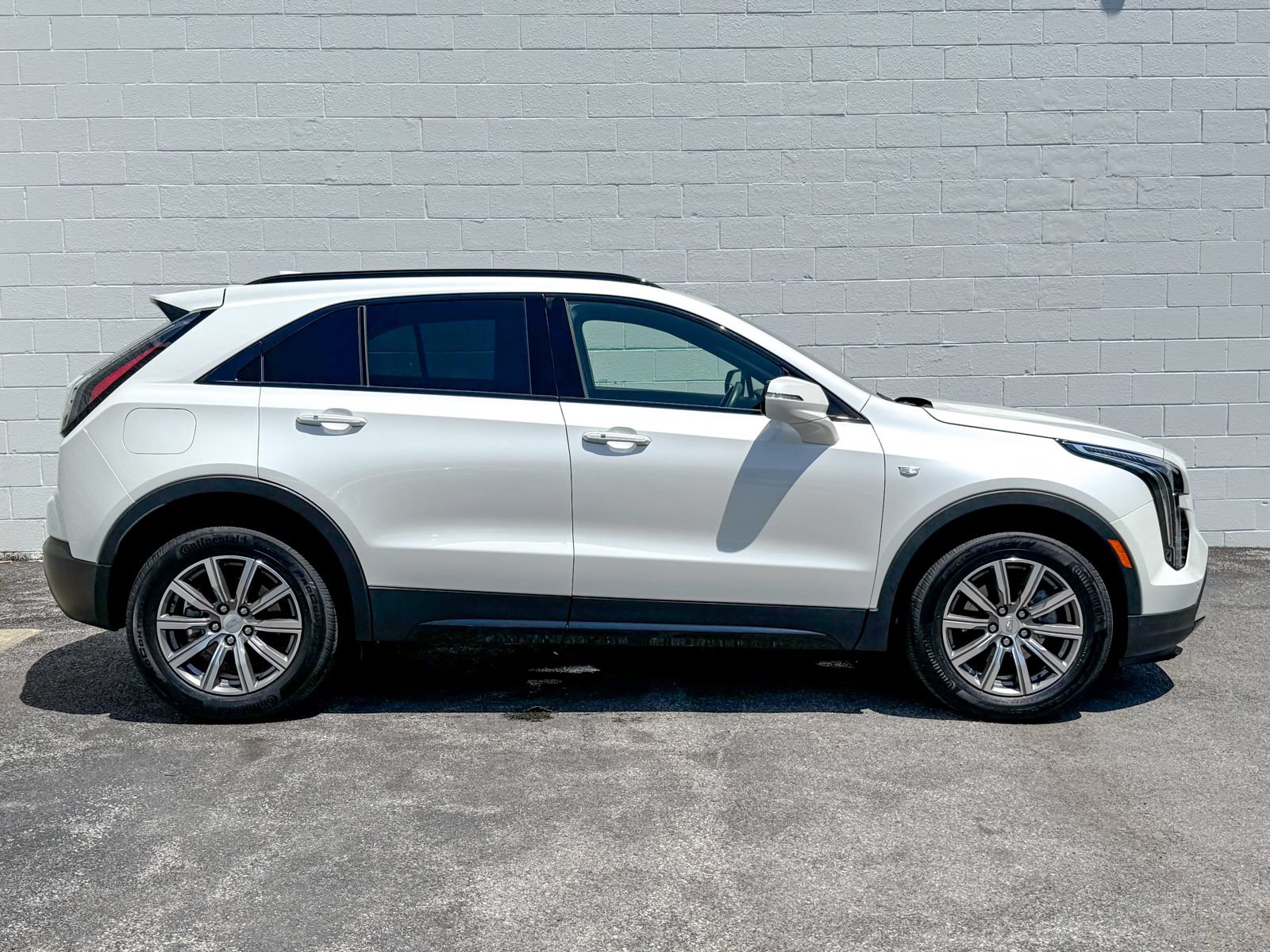 Used 2023 Cadillac XT4 Sport w/ Driver Assist Package AWD/4WD image 5