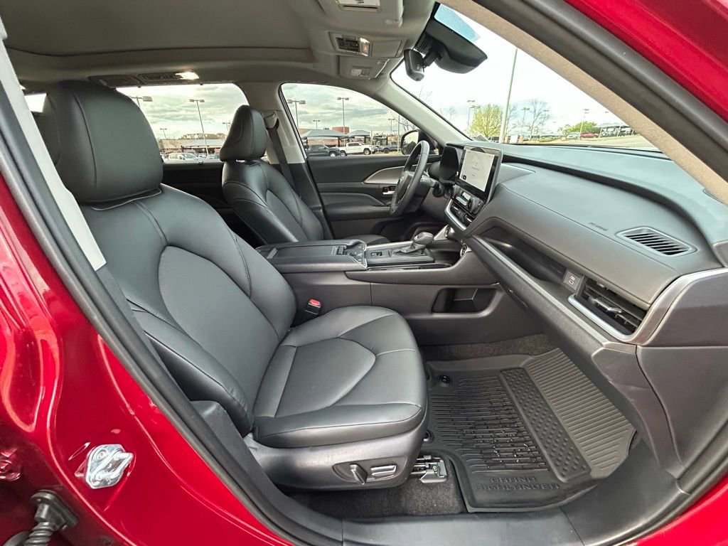 Used 2026 Toyota Grand Highlander XLE image 32