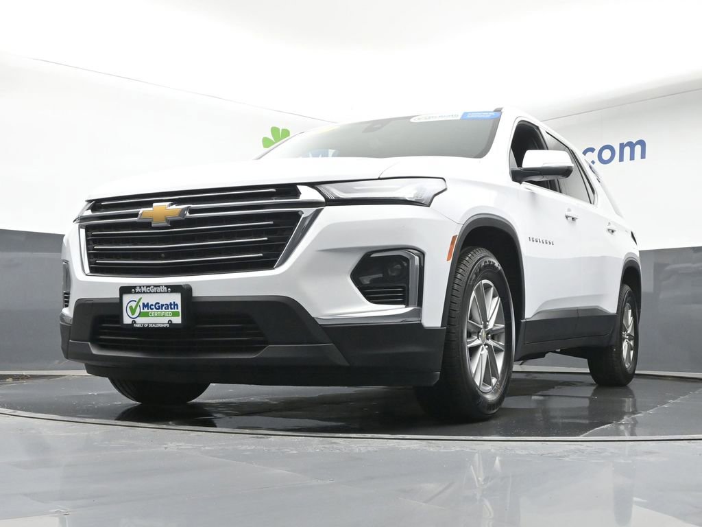 Used 2023 Chevrolet Traverse LT w/ Rear Camera Mirror Package image 6