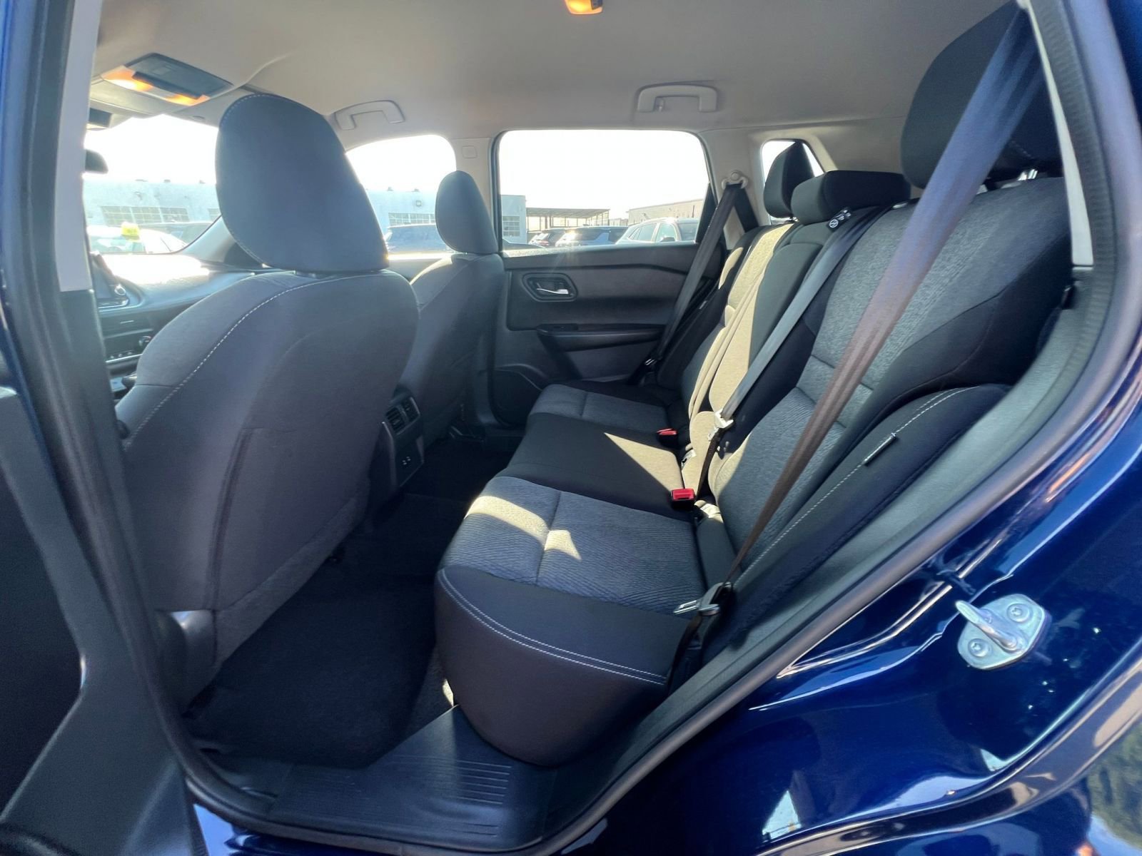 Used 2025 Nissan Rogue SV image 25