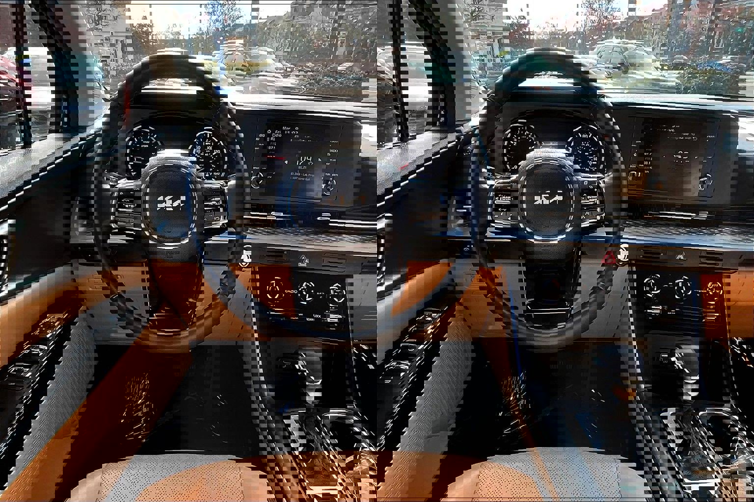 Used 2023 Kia Carnival LX image 5