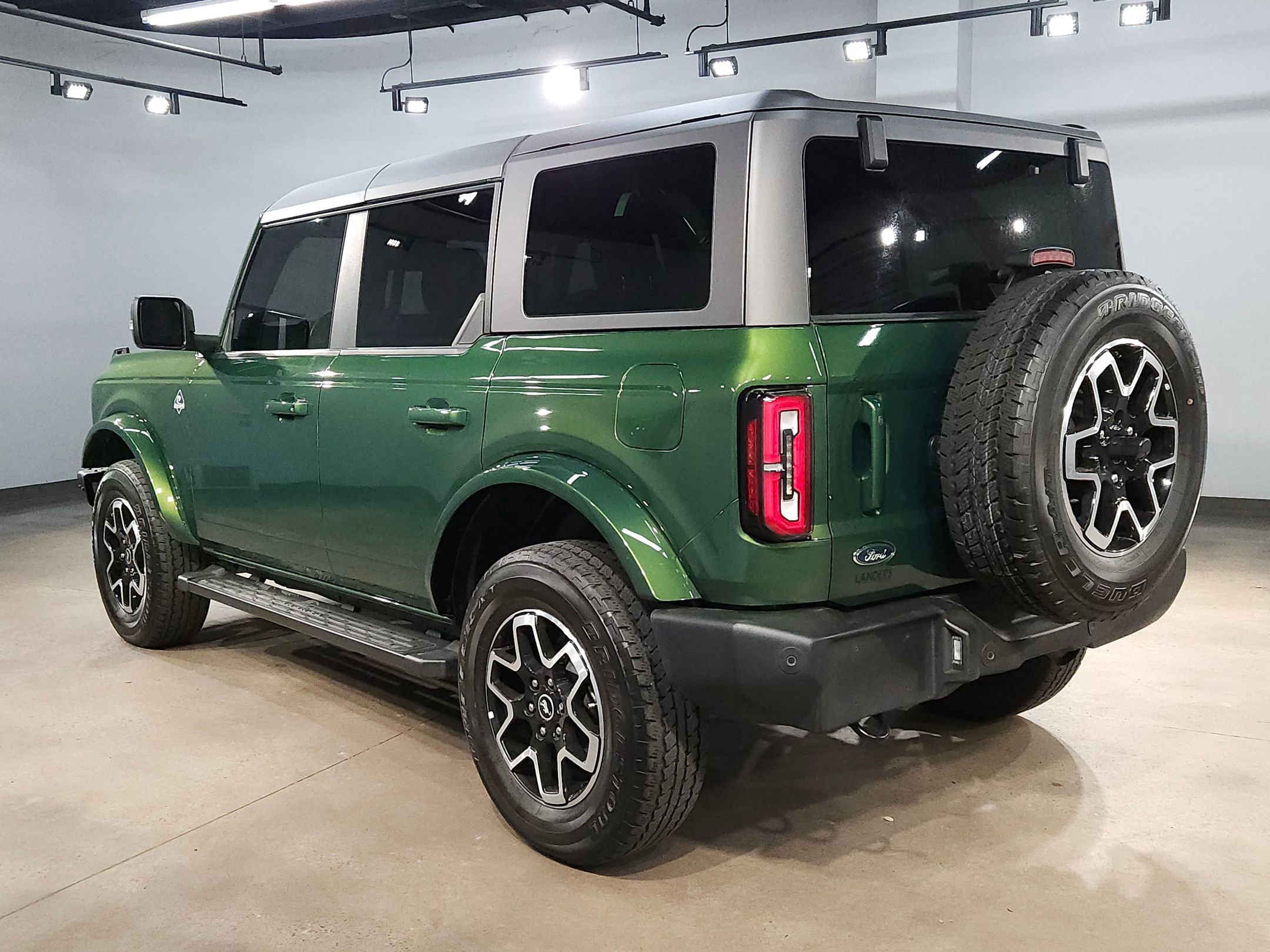 Used 2023 Ford Bronco Outer Banks image 5