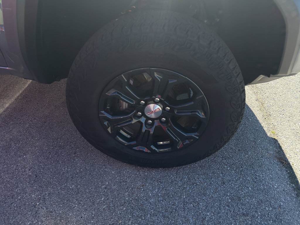 Used 2024 GMC Canyon Elevation w/ Elevation Premium Package image 3