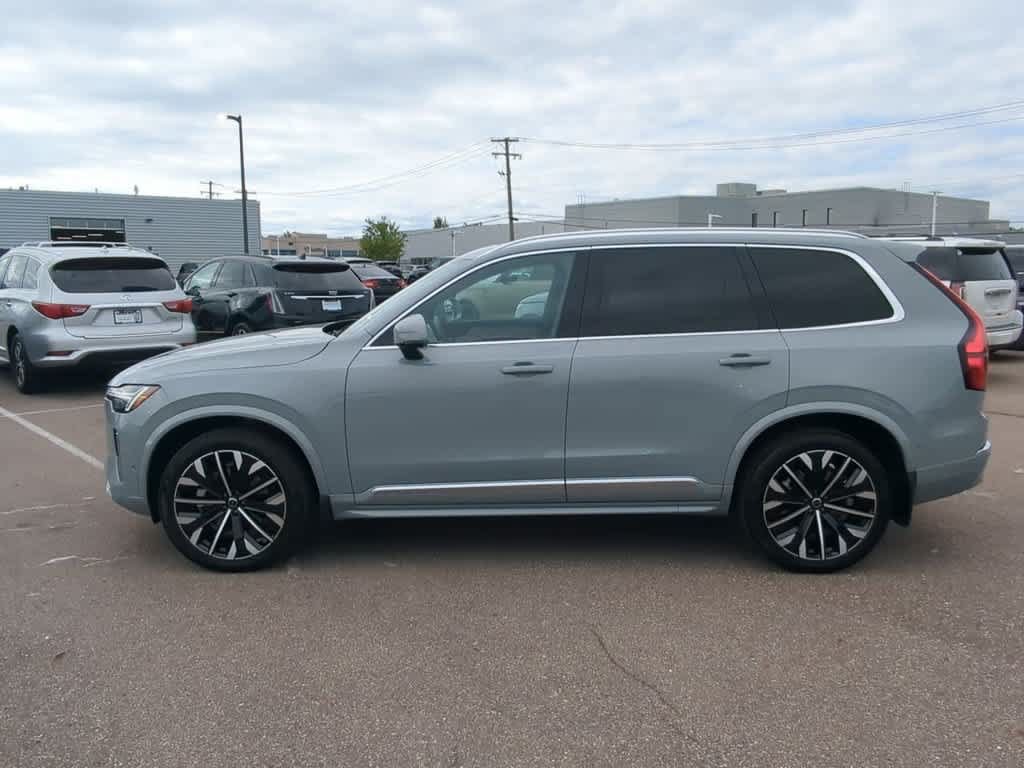 Used 2026 Volvo XC90 B6 Plus w/ Protection Package Premier AWD/4WD image 3