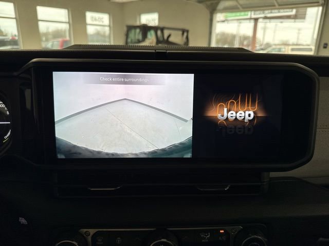 Used 2024 Jeep Wrangler Unlimited AWD/4WD image 37