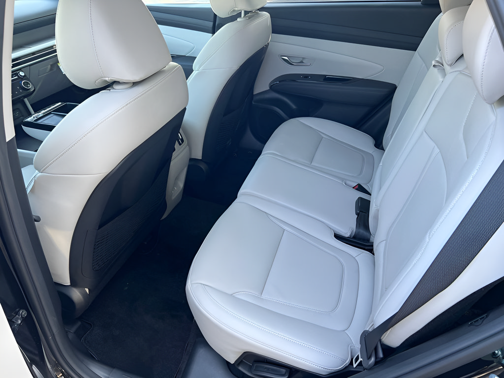 Certified 2025 Hyundai Tucson Limited FWD image 12
