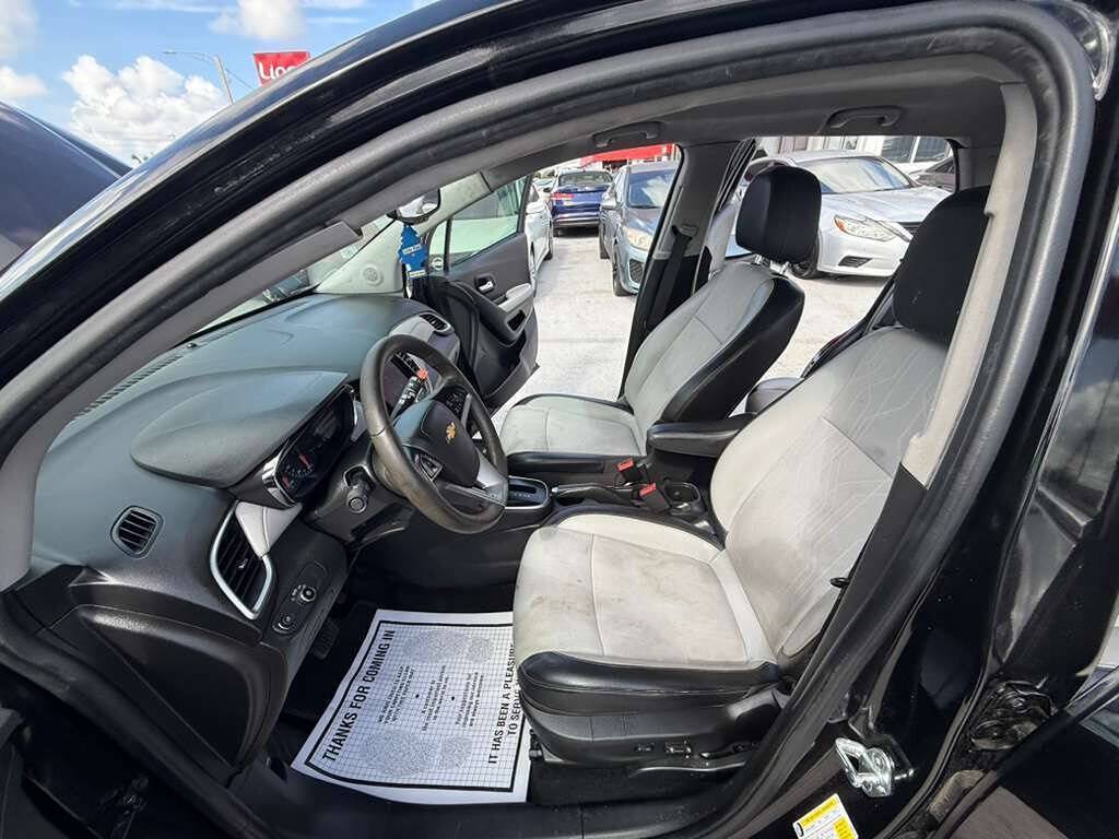 Used 2020 Chevrolet Trax LT w/ Driver Confidence Package FWD image 17