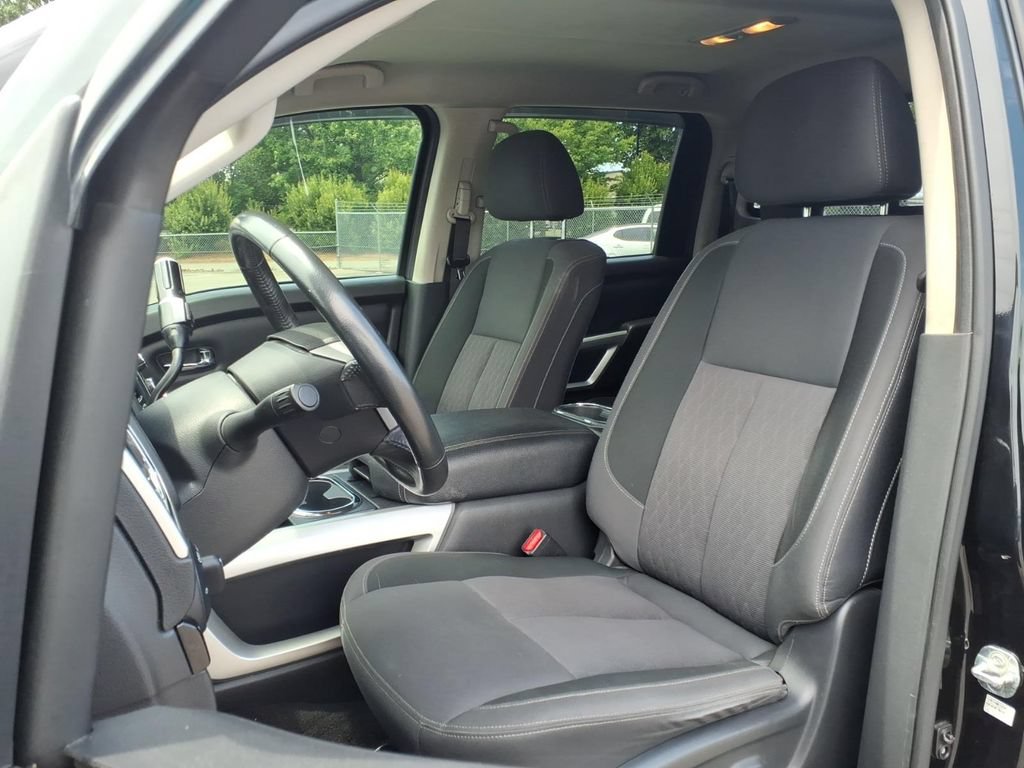 Used 2020 Nissan Titan SV w/ SV Convenience Package AWD/4WD image 2