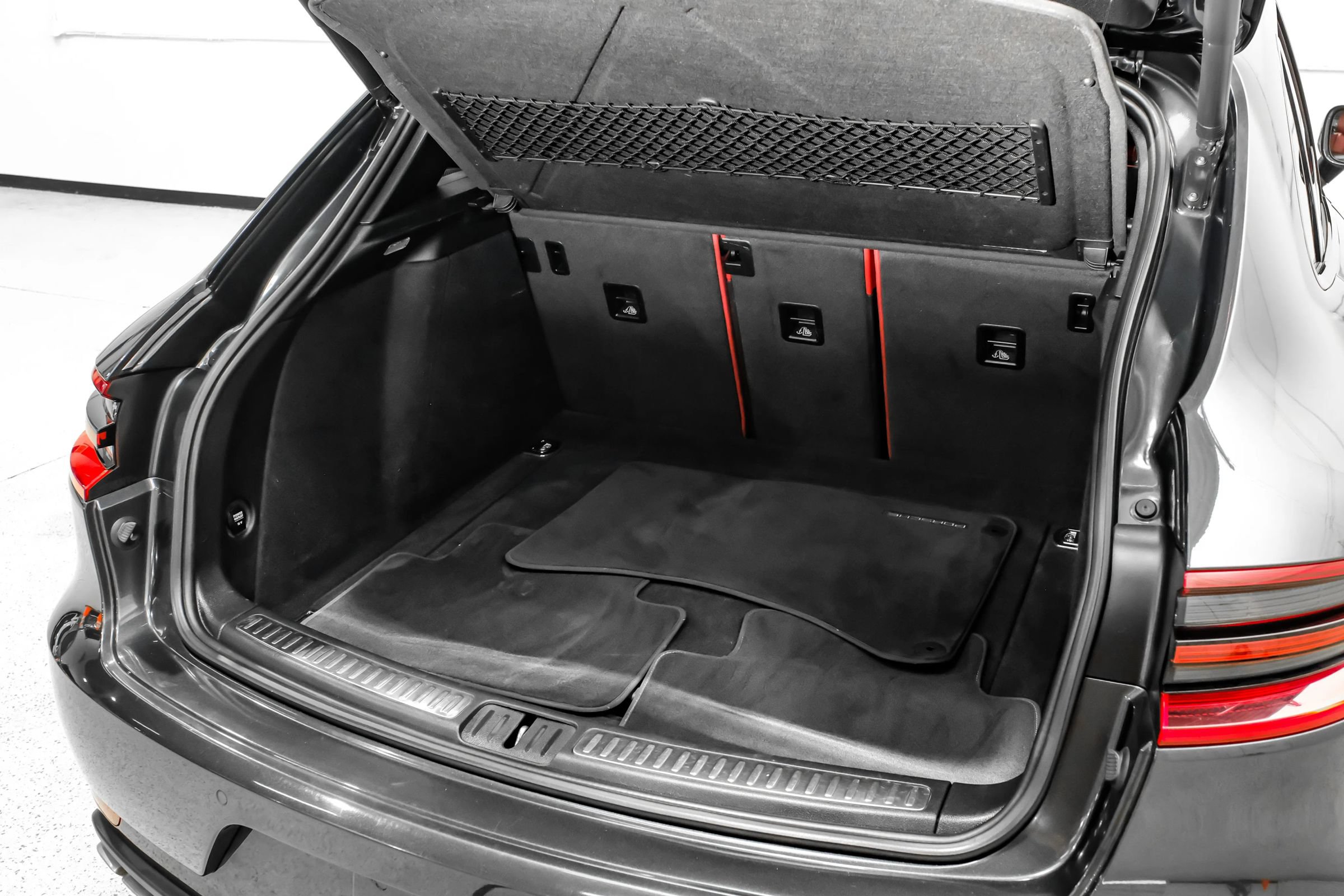Used 2017 Porsche Macan Turbo AWD/4WD image 49