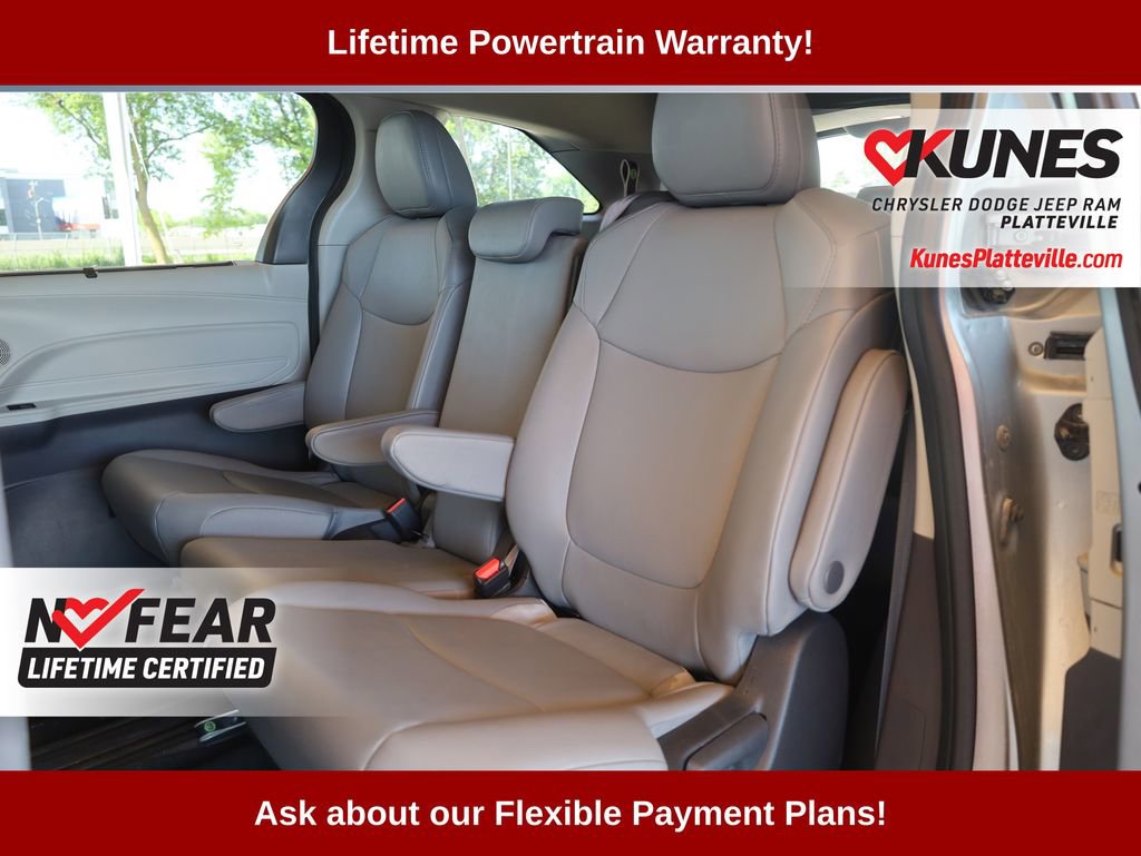 Used 2024 Toyota Sienna XLE image 30