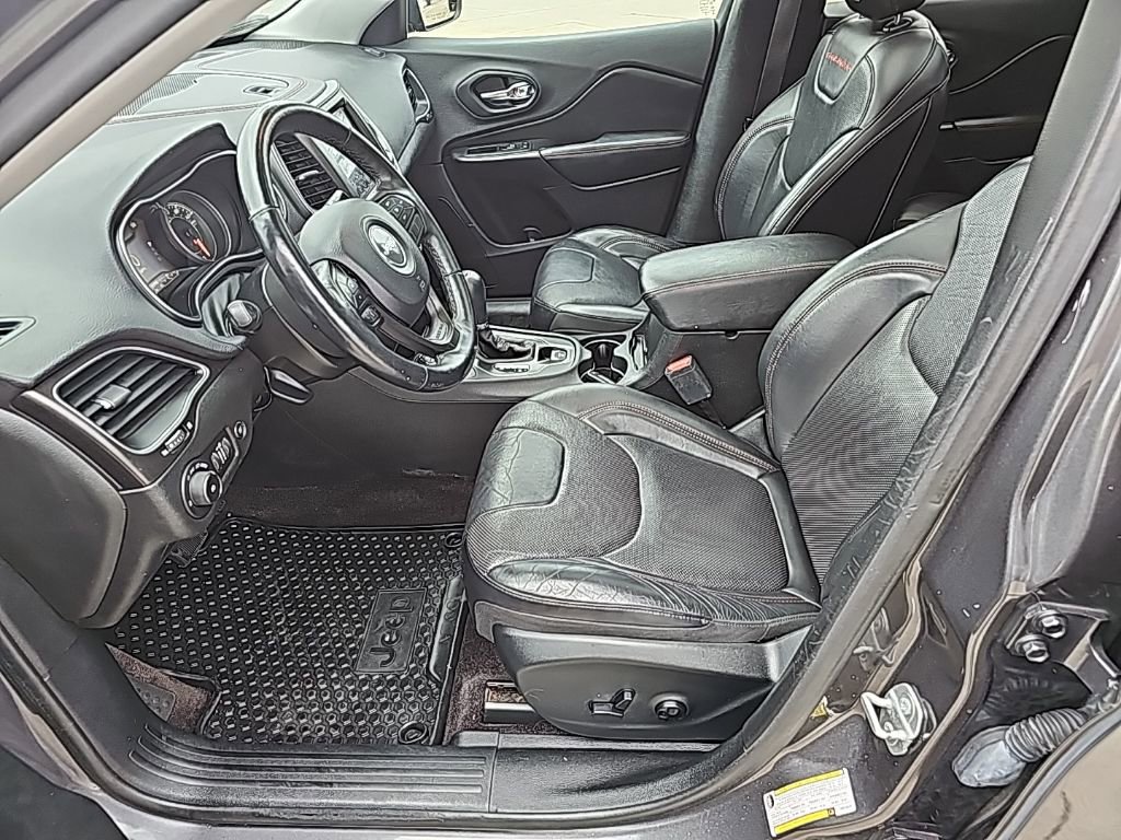 Used 2019 Jeep Cherokee Trailhawk image 13