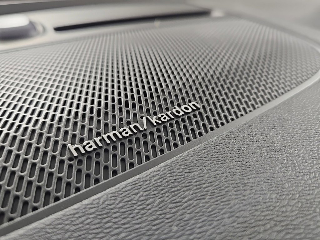 Certified 2023 Volvo XC40 B5 Ultimate w/ Climate Package image 23