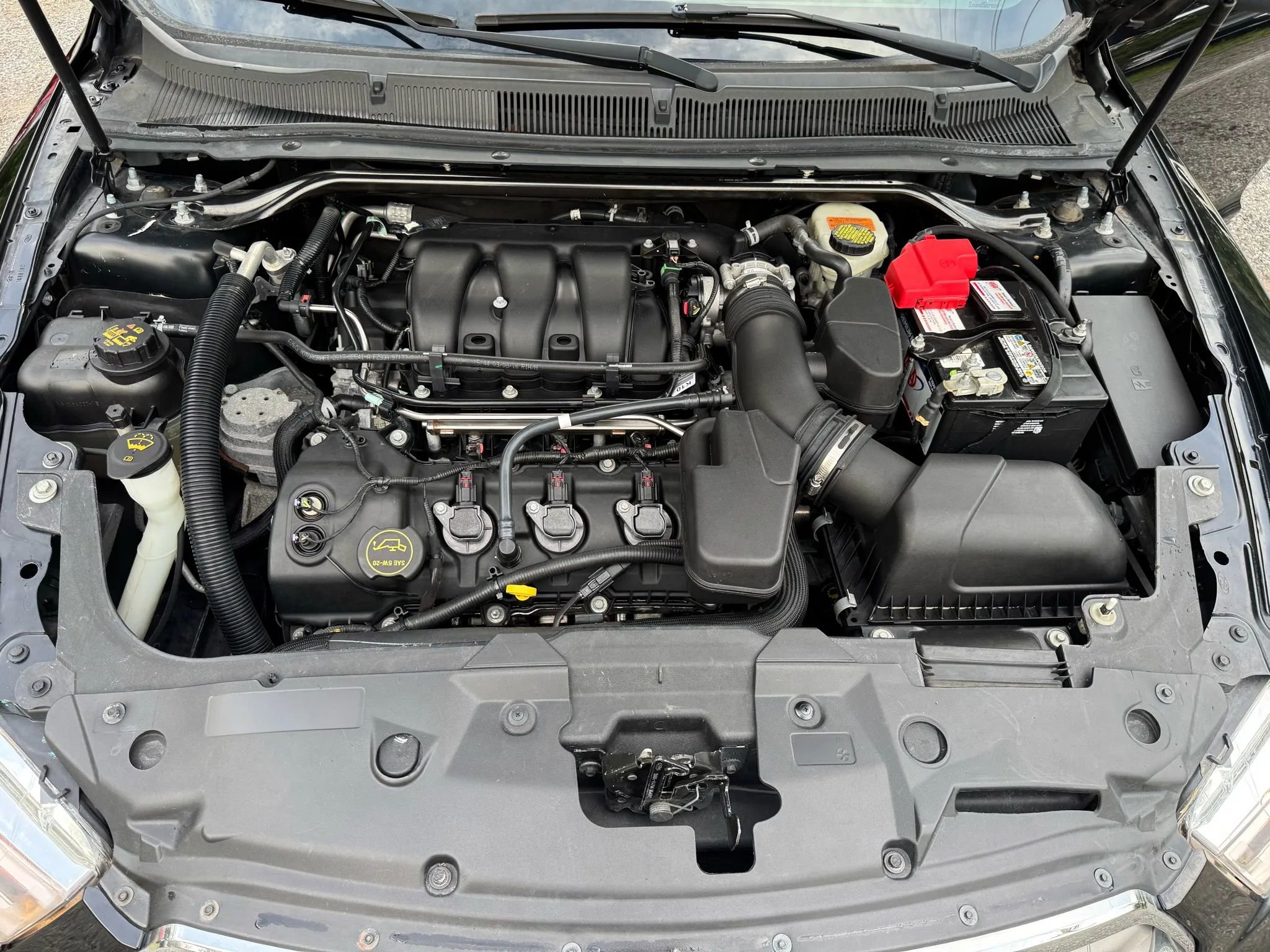 Used 2016 Ford Taurus SEL image 24