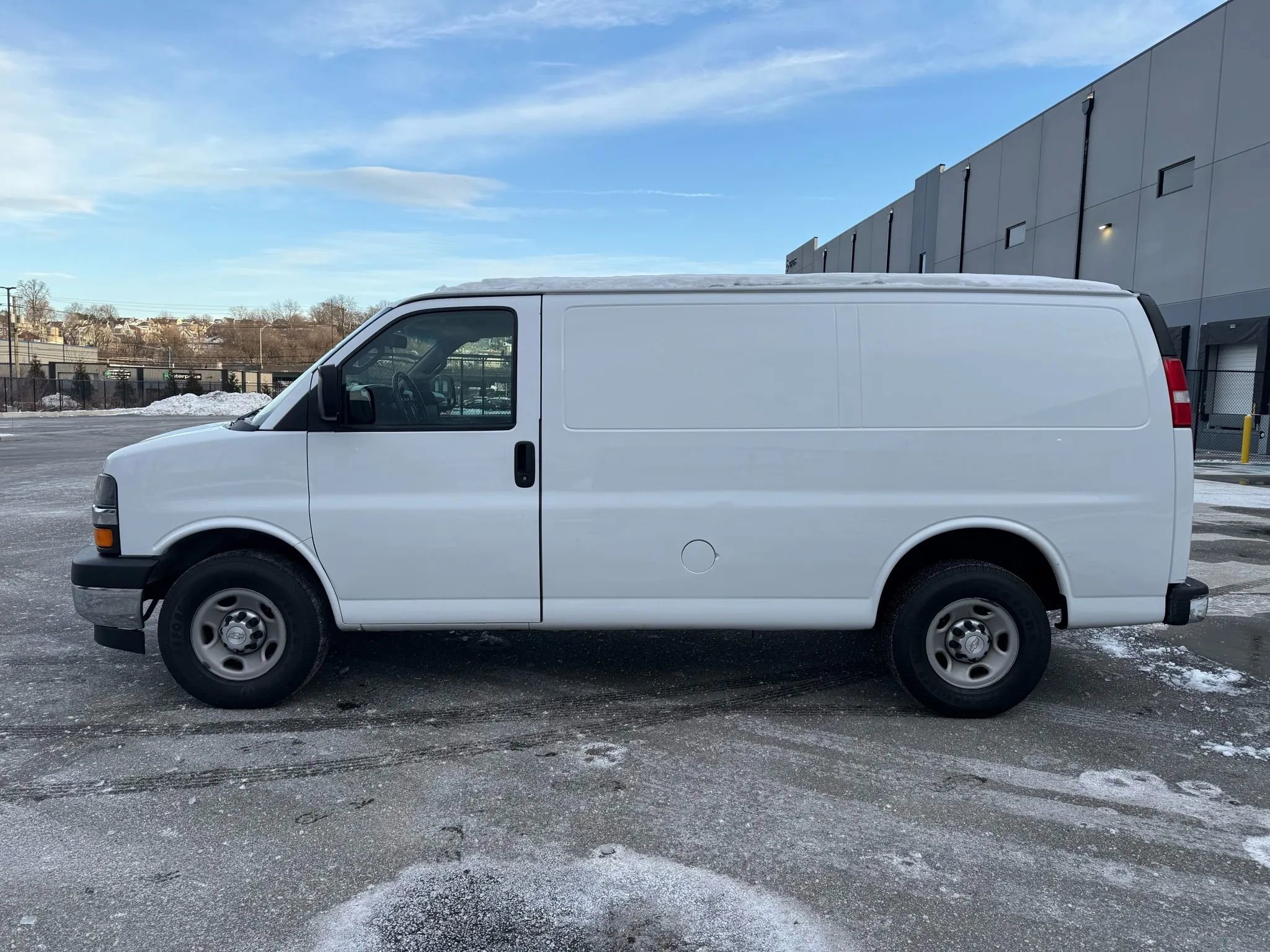 Used 2017 Chevrolet Express 3500 image 4