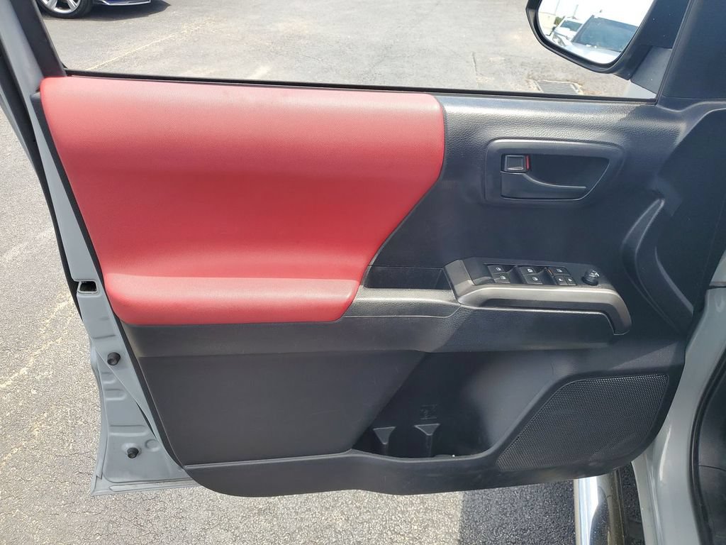Used 2020 Toyota Tacoma SR5 RWD image 20