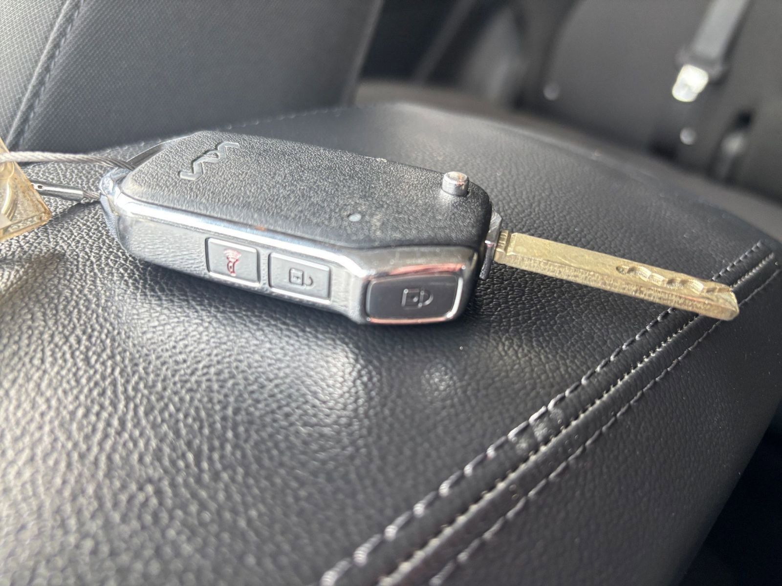 Used 2025 Kia Sportage LX image 21