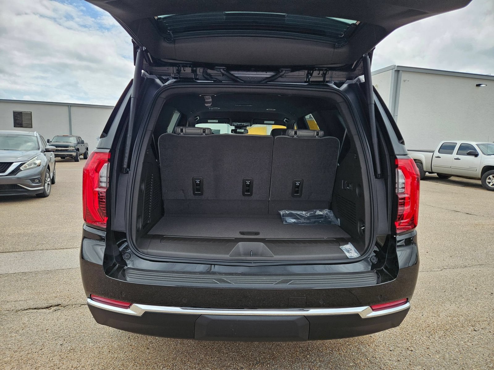 New 2026 GMC Yukon Elevation AWD/4WD image 4