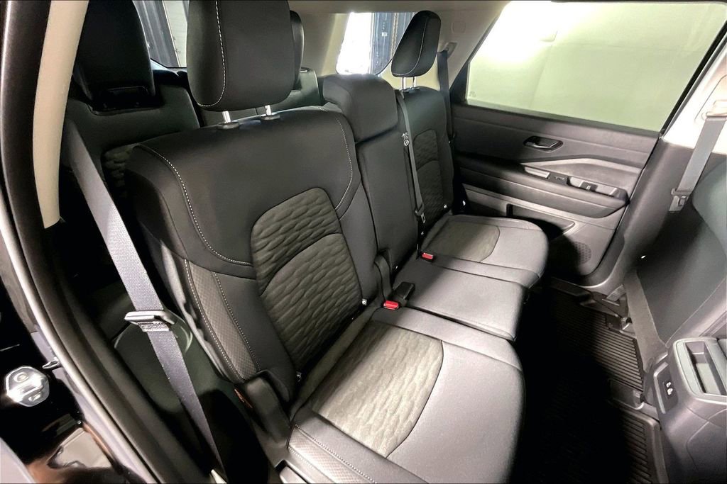 Certified 2025 Nissan Pathfinder S AWD/4WD image 35