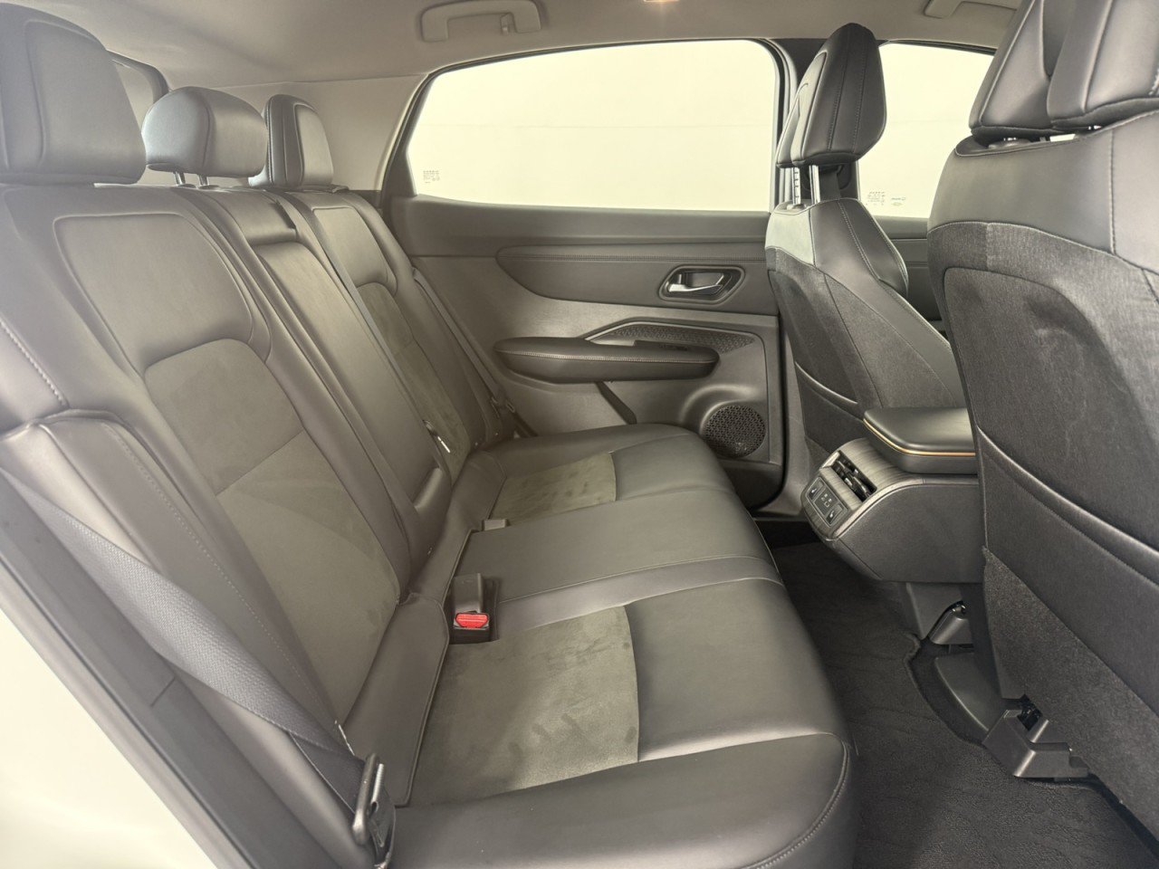 Used 2023 Nissan Ariya FWD image 13